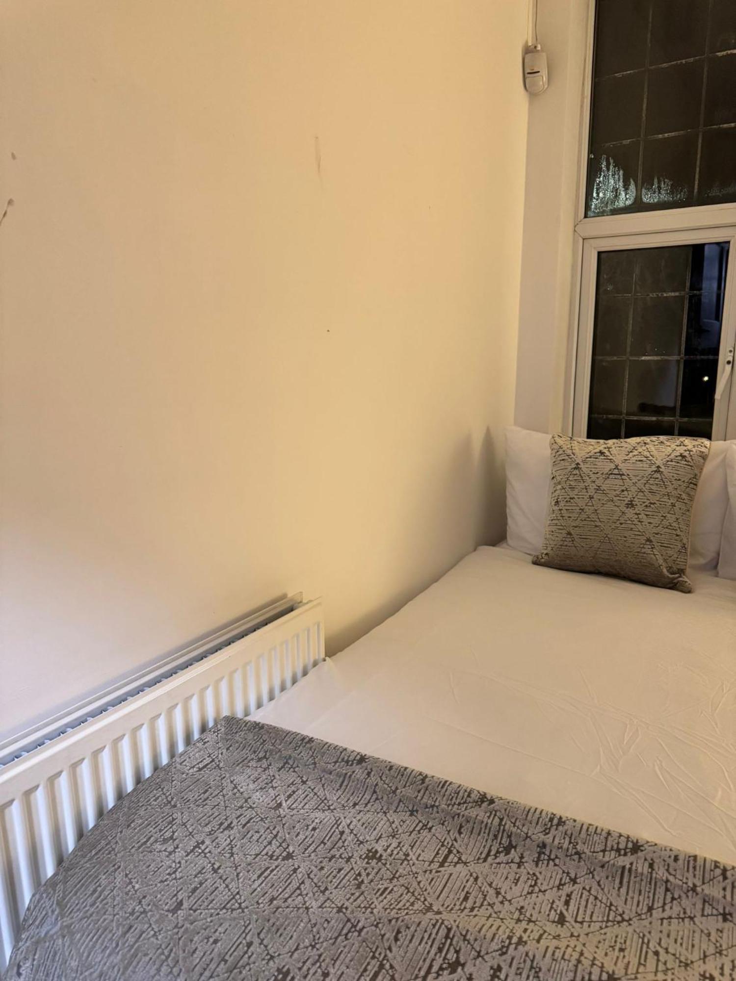 Shm Stays Solihull Hs2 Nec Airport Nr M6 M40 M42 Great For Long & Short Stays 15 Min Walk To Train Station 5 Min Drive To Town Centre Outside Bus Stops & Supermarket Free Parking Extérieur photo