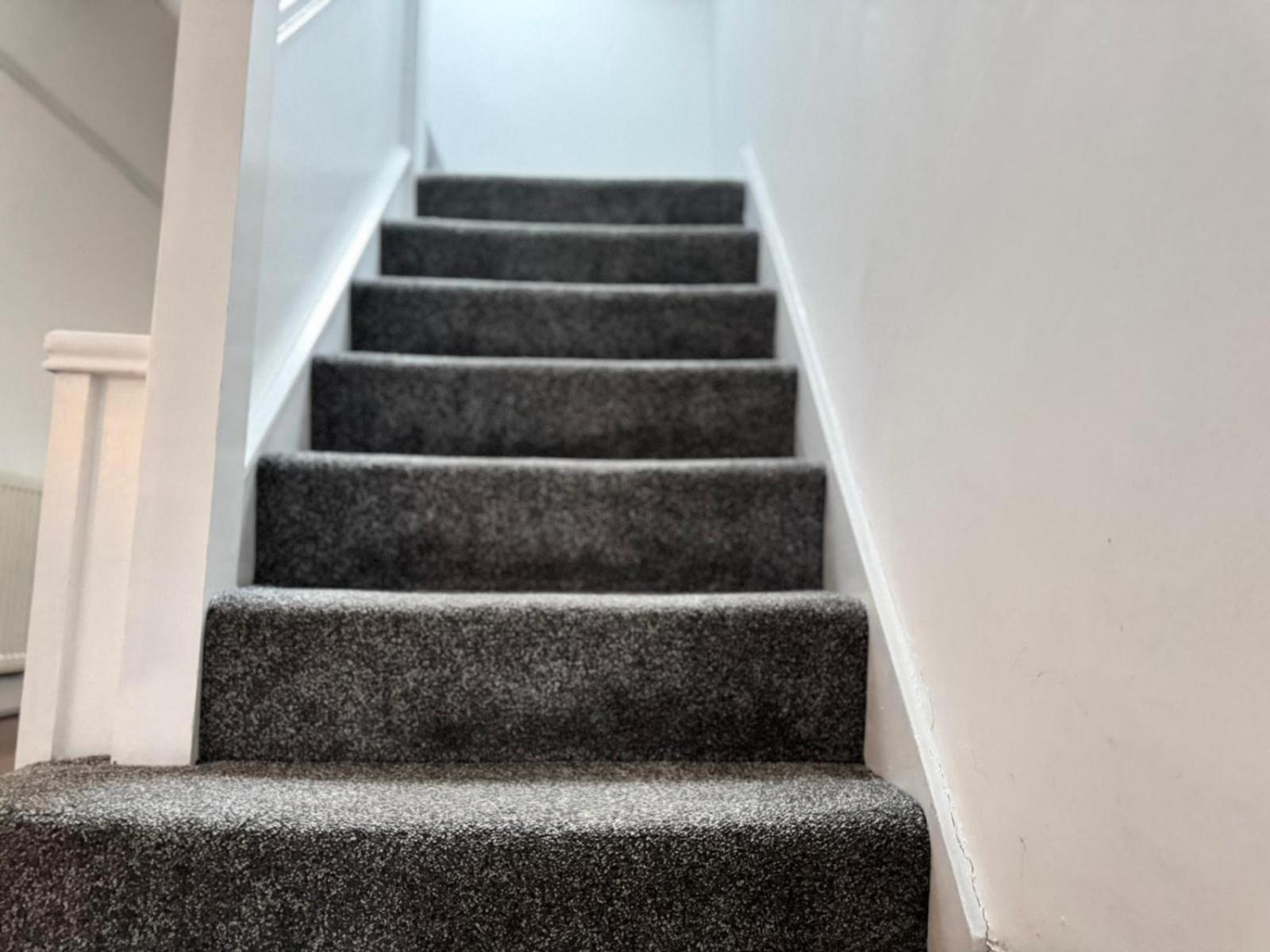 Shm Stays Solihull Hs2 Nec Airport Nr M6 M40 M42 Great For Long & Short Stays 15 Min Walk To Train Station 5 Min Drive To Town Centre Outside Bus Stops & Supermarket Free Parking Extérieur photo